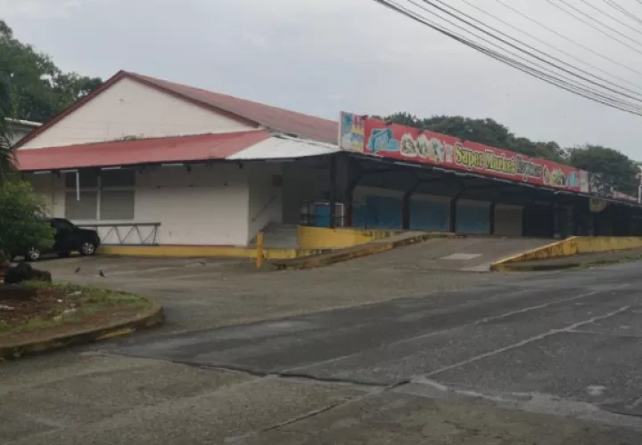 Eran las 3:23 pm, cuando tres sujetos ingresaron al mini súper Market Espinar, con la intención de robar. Foto/Diómedes Sánchez