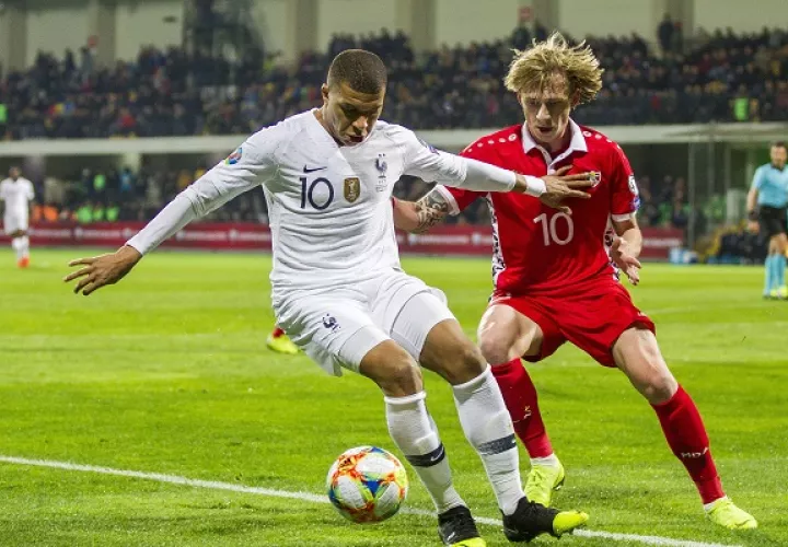 Kylian Mbappé es uno  de los más deseados del fútbol europeo.
