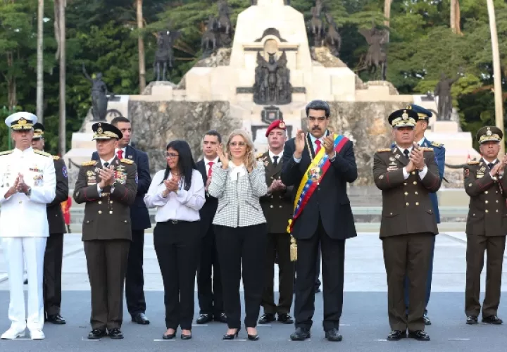 Nicolás Maduro (3i), durante un acto con militares en conmemoración del 198º Aniversario de la Batalla de Carabobo y Día del Ejército, en Carabobo (Venezuela). FOTO/EFE