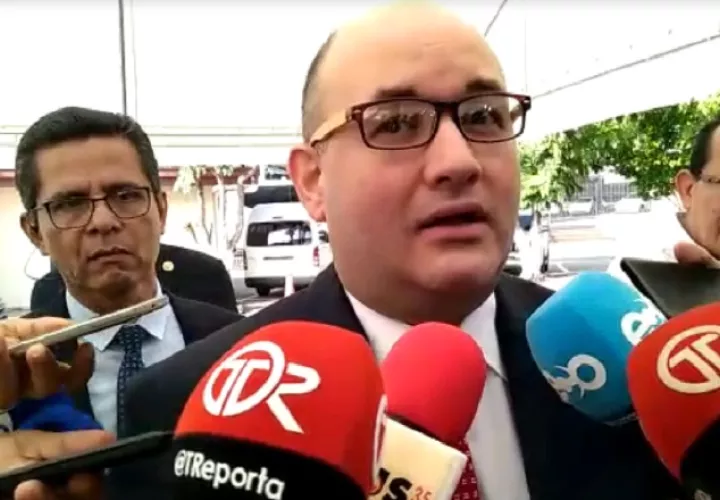 El magistrado del Tribunal Electoral, Alfredo Juncá, acudió a la Asamblea Nacional. Foto de cortesía