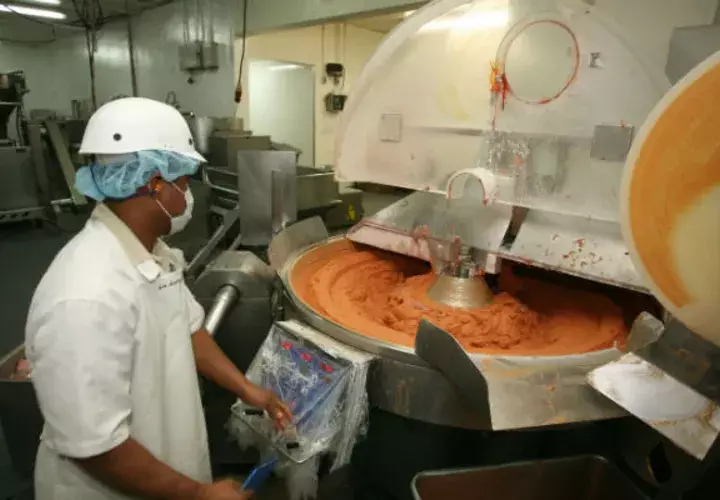 Consumir productos nacionales favorece a la economía.