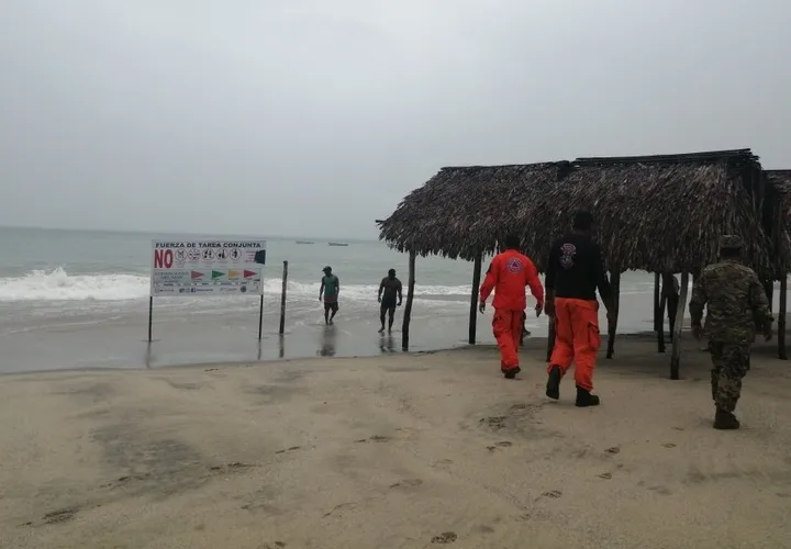 Personal del Sinaproc monitorearon las playas del Pacífico. Foto de cortesía