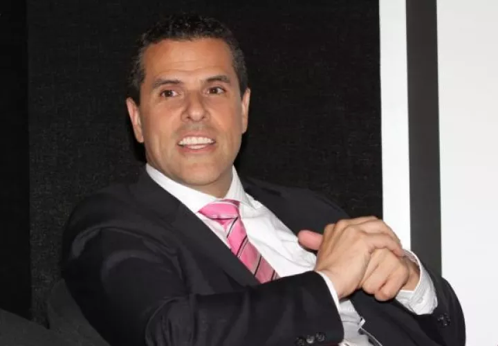 Marco Antonio Regil. 