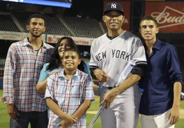Mariano y sus hijos nacidos dentro del matrimonio.