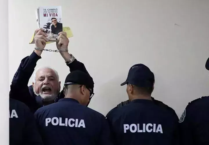 Expresidente Ricardo Martinelli incapacitado; audiencia se reanuda el próximo lunes 26. Foto: Panamá América.