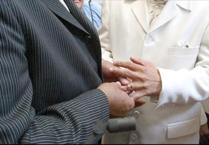 Los fiscales dicen que aprovechaba los matrimonios con las mujeres para tener acceso a los bienes de ellas. FOTO/EFE