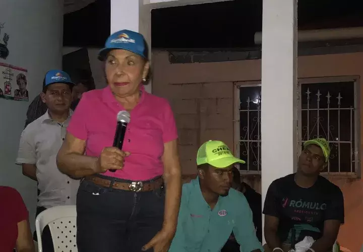 Mayín Correa, quien conversó con los residentes de Las Acacias, es la suplente de Ricardo Martinelli en su candidatura como diputado al circuito 8-8. 