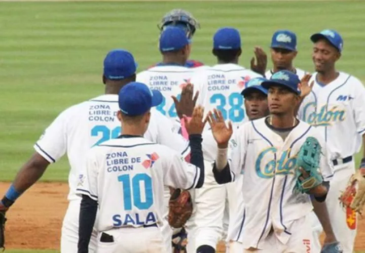 Colón aumenta su ventaja en la serie ante Los Santos. Foto:Fedebeis