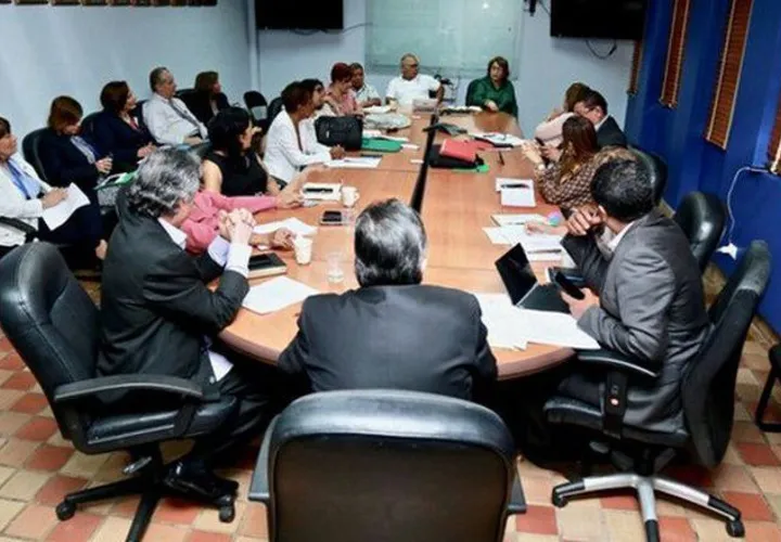En esta semana, pacientes de enfermedades crónicas se reunieron con las autoridades de la CSS para ver el tema de sus medicamentos. Foto de cortesía