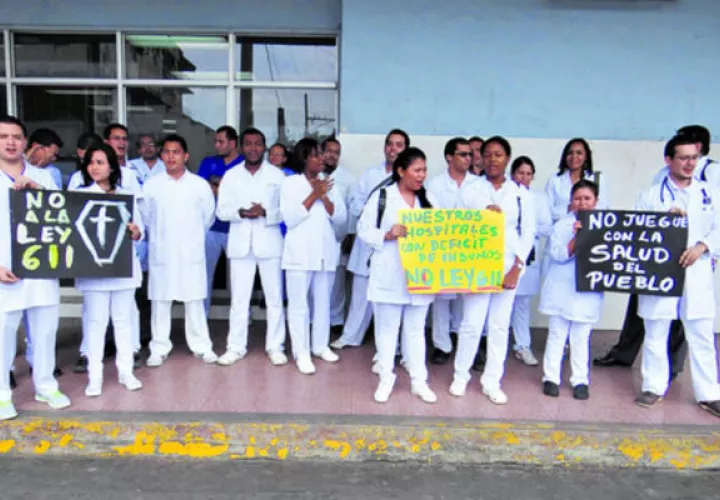 En Panamá hay escasez de  médicos especialistas, en todos los hospitales públicos.