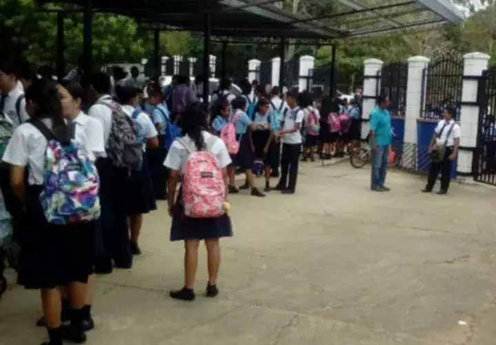 Los maestros tendrán que pelearse por unas 1,500 vacantes en todo el país. Foto: Panamá América