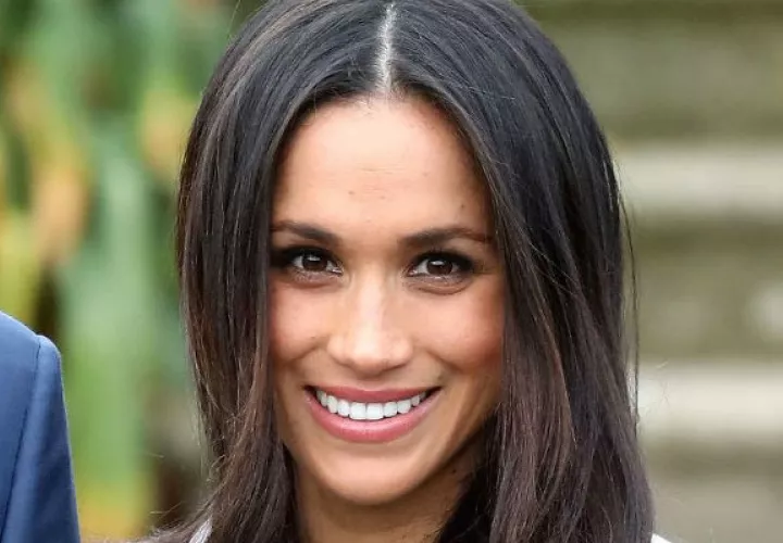 Meghan lució un diseño de Victoria Beckham. 