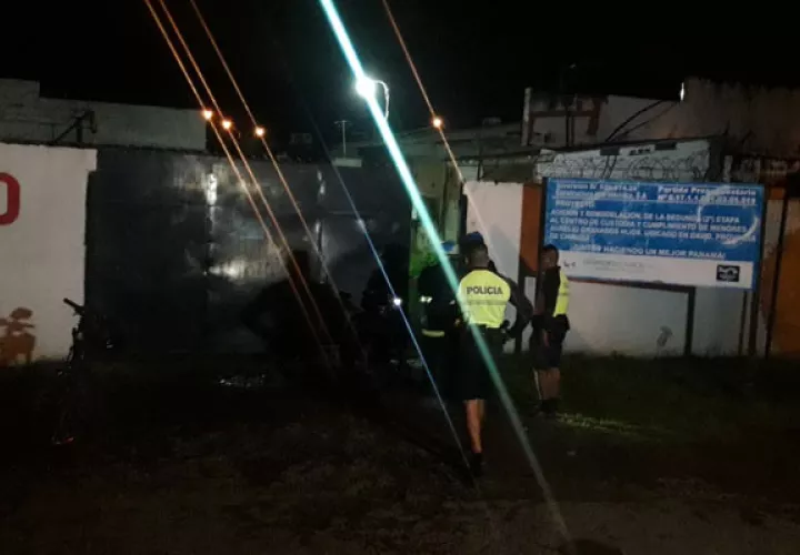 El cuerpo del menor fue trasladado  a la morgue judicial en David para que se practique el examen  necropsia que determine las verdaderas causas de muerte. Foto/Mayra Madrid