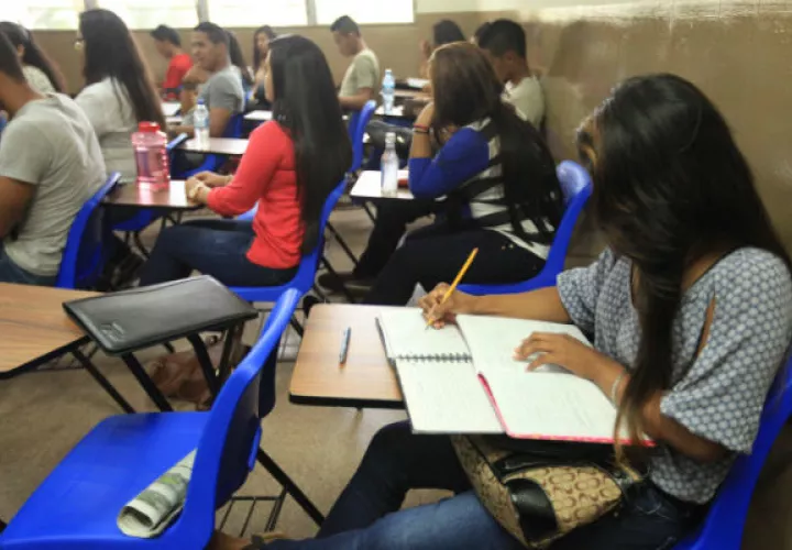 Los estudiantes necesitan mucha orientación psicotécnica para que al momento de buscar o escoger la carrera se enfoquen en las que realmente demanda el mercado. Foto: Archivo