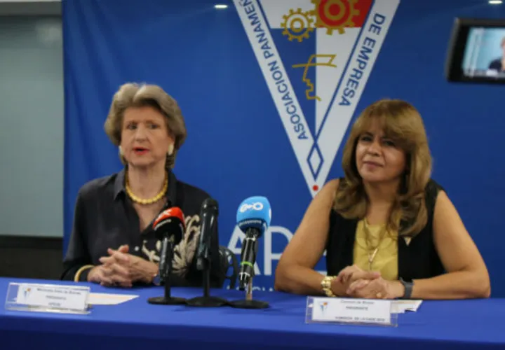 Mercedes Eleta de Brenes, presidente de APEDE dijo que este documento tiene un valor incalculable para la vida nacional.Foto/Apede