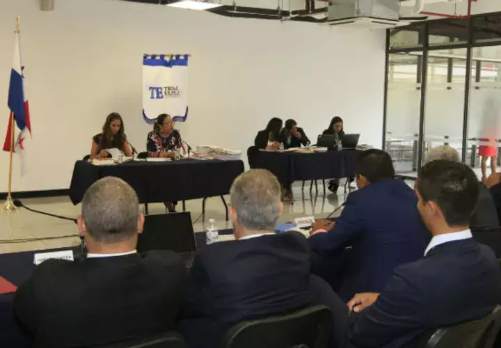 La audiencia se realiza en ausencia de Ricardo Martinelli, debido a que el Sistema Penitenciario no permitió que este asistiera al acto.