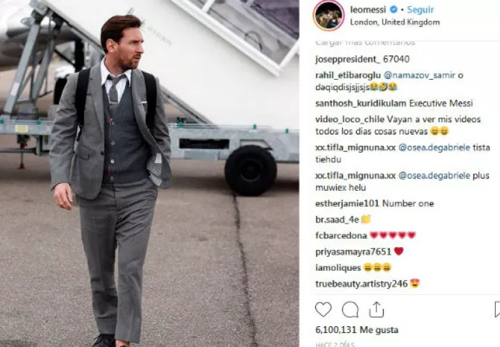 Messi con el traje del Barcelona.