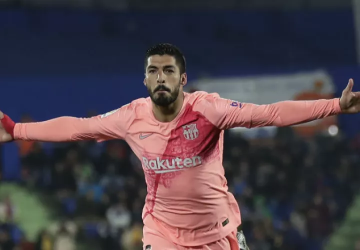 Luis Suárez celebra su anotación. Foto AP