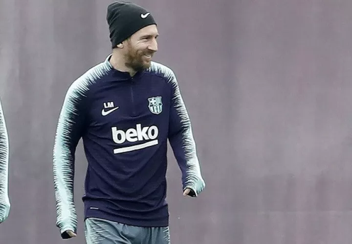 Messi  instó a los aficionados a respaldar a las chicas.