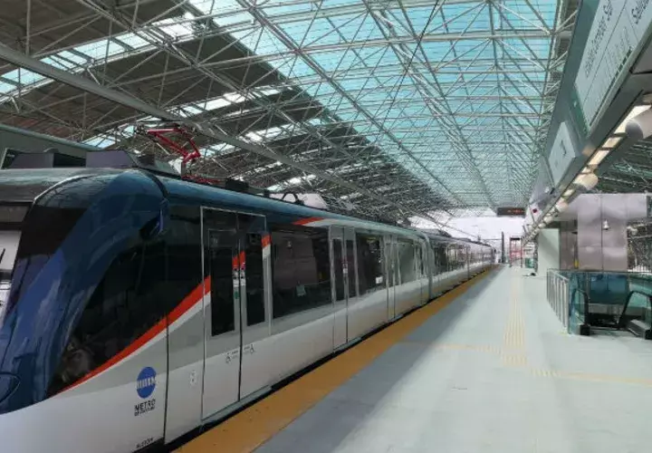 La línea 1 del Metro de Panamá transporta a diario unos 42 mil pasajeros por hora.
