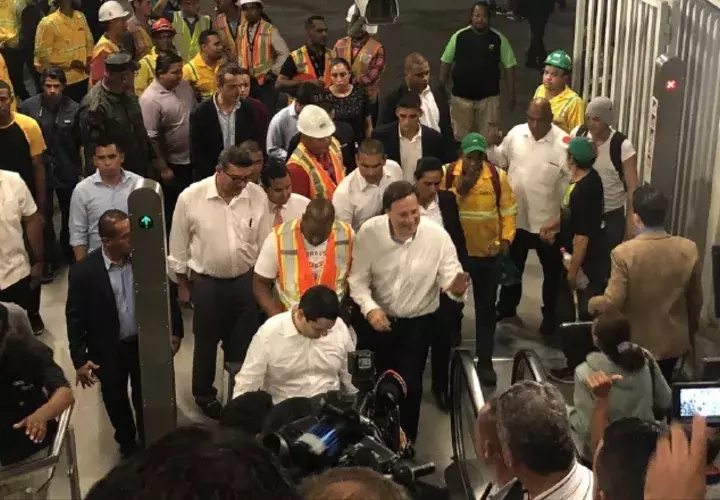 Juan Carlos Varela hizo el anuncio en el recorrido de la Línea 2 del metro.  Twitter