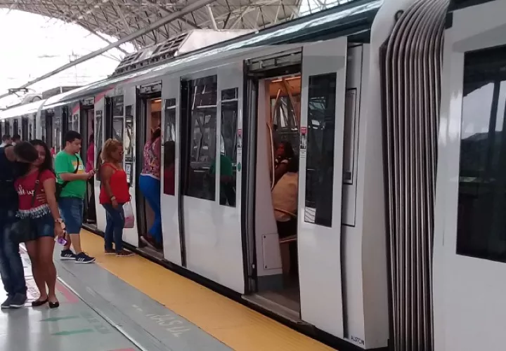 En la Línea 1 ya funcionan 15 trenes con cinco vagones. Archivo