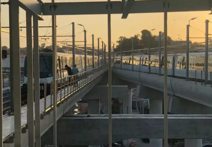 El suburbano tiene en funcionamiento 26 trenes, con intervalos de 2 minutos y medio
