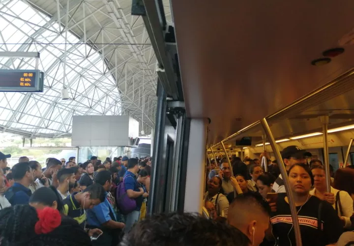 La administración del transporte ferroviario no han explicado la causa de la interrupción del servicio. Foto: redes sociales.