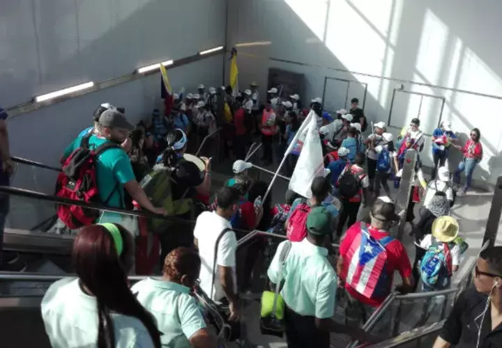 Peregrinos se toman estaciones de la Línea 1 del Metro de Panamá. Foto: Panamá América.