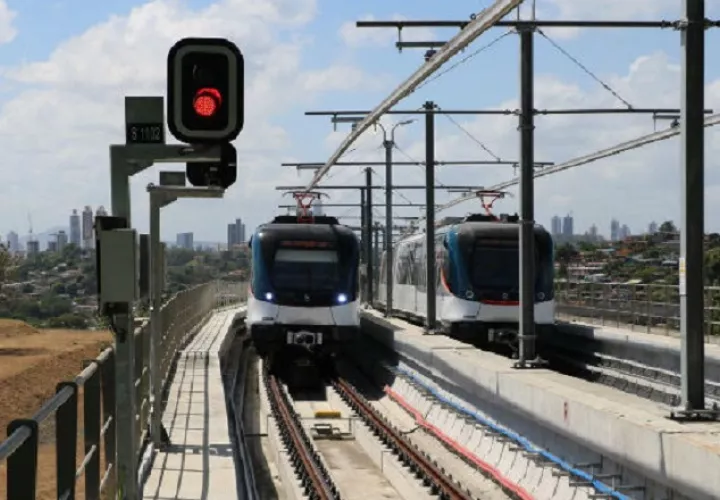 La recién inaugurada Línea 2 del Metro consta de 16 estaciones y los trenes son de cinco vagones.