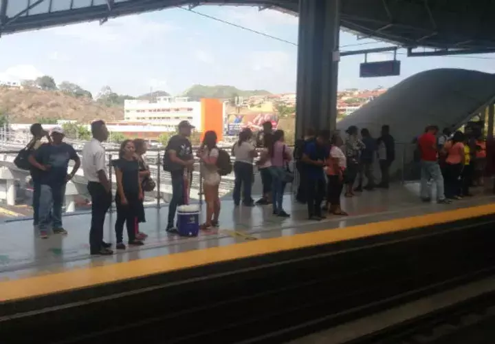 Metro de Panamá paralizado por interrupción en el servicio eléctrico. Foto/Redes