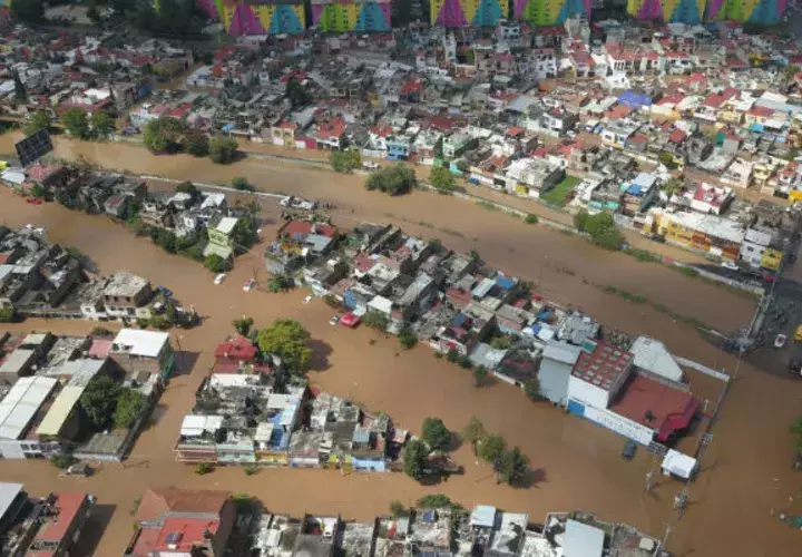 Vista de una zona urbana afectada por las inundaciones debido a tormentas por el huracán Willa en Morelia, estado de Michoacán (México). EFE