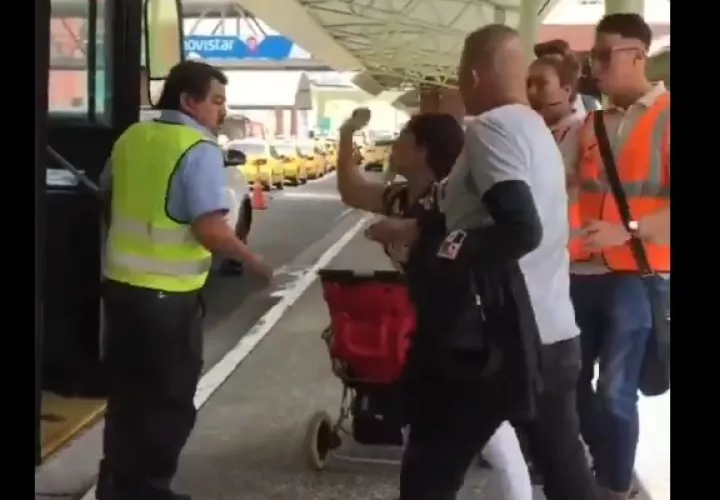 Mi Bus investiga incidente entre un operador de metrobús y una usuaria, en el que hubo agresión física. 