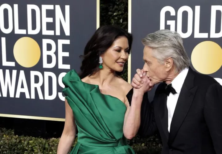 Michael Douglas y su esposa Catheryn Zeta-Jones tienen   18 años de feliz matrimonio. EFE
