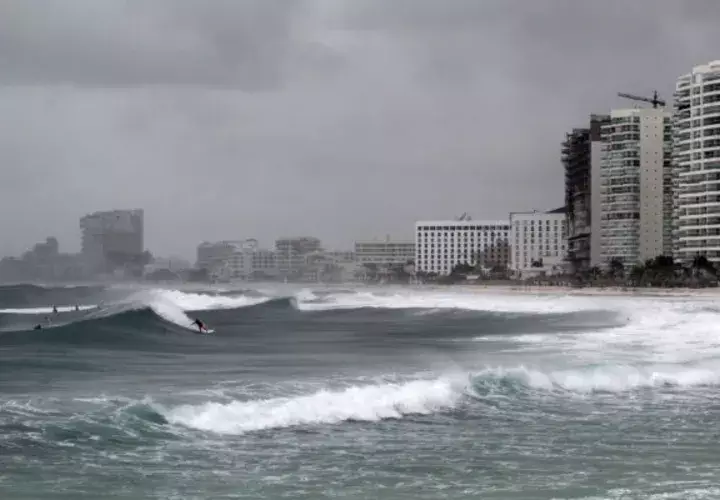 Los efectos de la depresión marítima, consecuencia del huracán Michael, en el estado de Quintana Roo (México). EFE