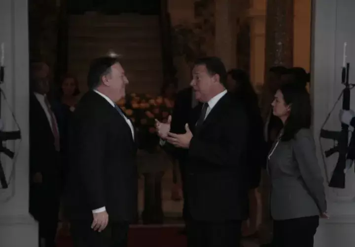 Solo 40 minutos duró la visita (incluyendo fotos y protocolo)  de Mike  Pompeo al Palacio de las Garzas.  Víctor Arosemena
