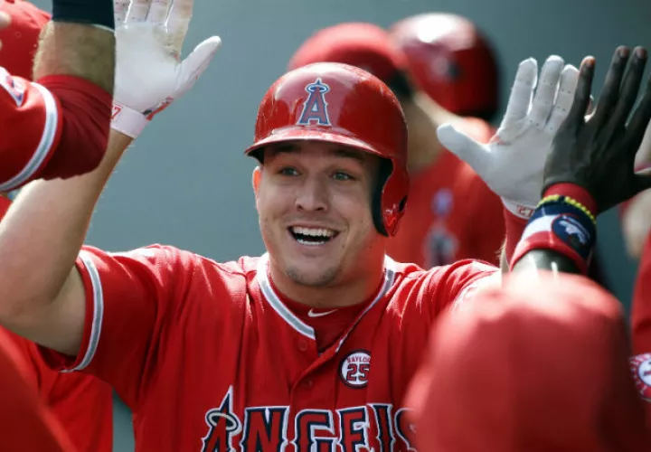 Mike Trout firmaría por doce años. Foto AP