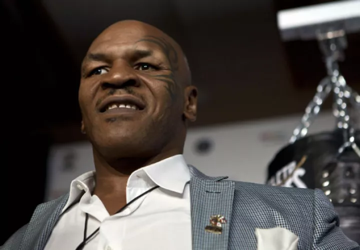 Mike Tyson fue campeón en varias organizaciones de boxeo. Foto AP