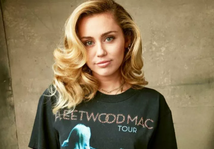 Miley se casó con Liam en secreto el mes pasado.  