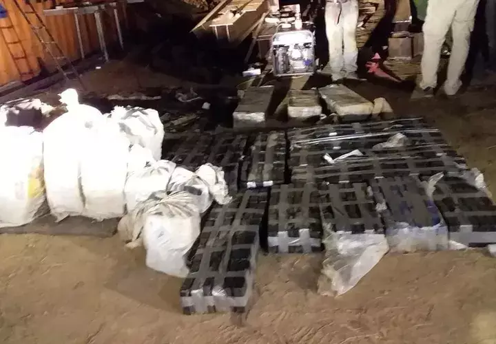 La Fiscalía de Drogas del Ministerio Público junto a la Policía Nacional decomisaron este fin de semana paquetes de sustancia ilícita y un auto valorado en 100 mil dólares. 