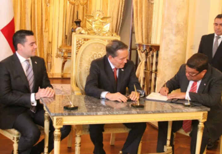 El acto acto se celebró en el Salón Amarillo de la Presidencia de la República.