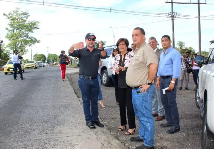 El ministro Sabonge inspeccionó los proyectos. Foto de cortesía