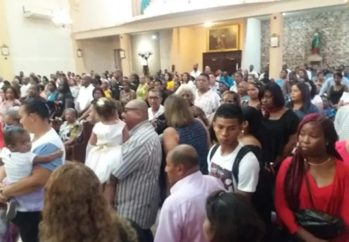 En esta misa participaron, los candidatos electos e incluso, los que perdieron en las pasadas elecciones, quienes se unieron en esta celebración religiosa. Foto/Diómedes Sánchez