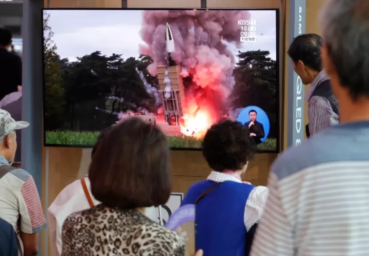  El ensayo del régimen norcoreano se produjo tan solo horas después de que la viceministra de Exteriores, Choe Son-hui, dijera que Corea del Norte ve con buenos ojos acordar una fecha para sentarse a hablar con representantes de la Casa Blanca a final de mes. FOTO/AP