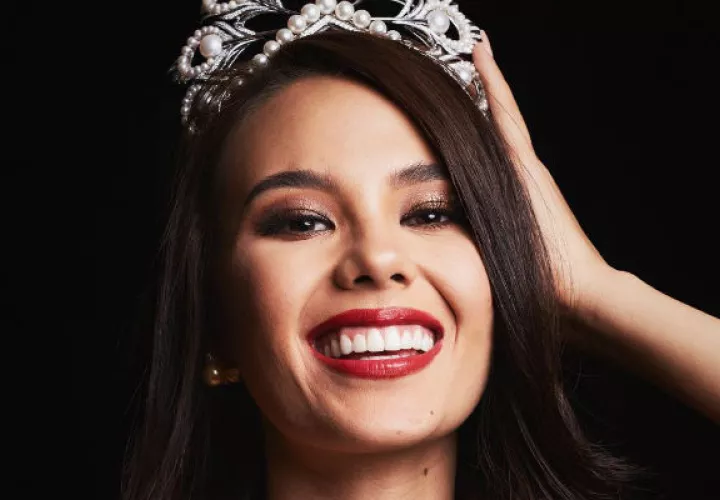 Catriona gray representante de Filipinas. 