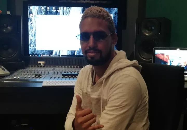 Para el productor Jonathan Tovar, DJ Black es su padrino en la música.  Foto de Juan Carlos Lamboglia