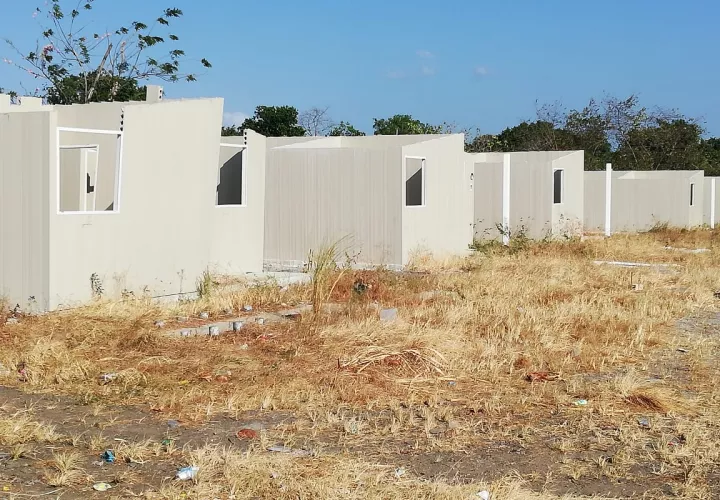 Las 'casas de papel' que nunca entregó el programa Techos de Esperanza. Foto: Miriam Lasso.