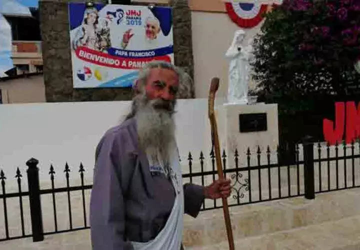 Augusto Texeira durante los días de la JMJ realiza charlas en las calles en las calles con los jóvenes que se acercan a escucharlos, Foto/Eric Montenegro