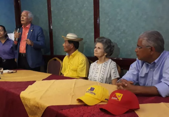 Los fundadores del Molirena no apoyan la decisión de la dirigencia del partido del gallo.