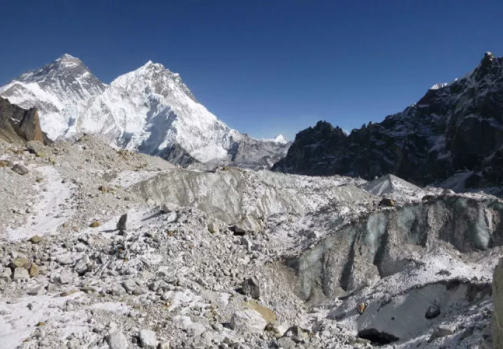 La cordillera asiática, que incluye al Monte Everest, ha perdido hielo a un ritmo de 1% al año desde el 2000. Foto : AP. 